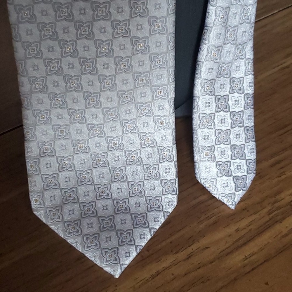 RELISTED Stafford signature silver silk blend tie - Picture 2 of 4
